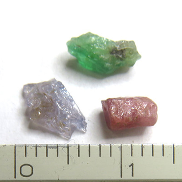 【現品限り】 サファイア エメラルド ルビー 結晶 原石 天然石 trg353 3枚目の画像