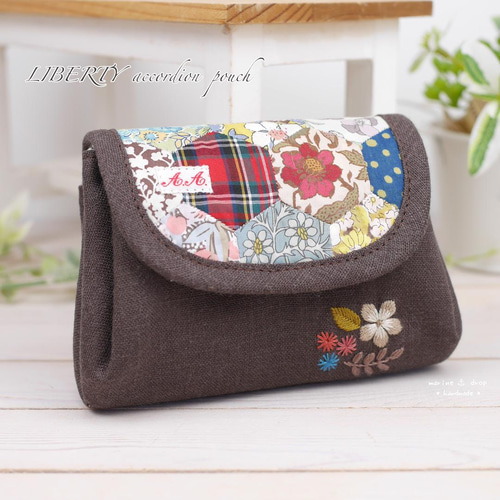 刺繍とリバティパッチワーク☆アコーディオンポーチ「チョコ」お財布  