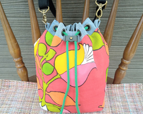 ハンドメイド 巾着トートバッグ Usedリメイク キンホルダー付き☆。.:＊・゜ 72ff304a90a9ae13eb952e71c3e96e