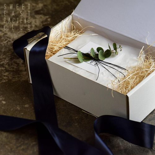 陰影の映える彫刻のような真っ白いキャンドル【HAZE】ヘイズ／ 複数芯