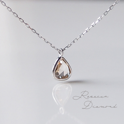 毎日着けたい！シンプルな一粒ダイヤのプラチナネックレス ローズ