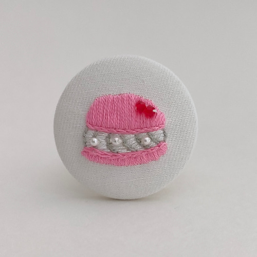 パールとマカロンの刺繍ブローチ ブローチ かなちゃん手刺繍工房