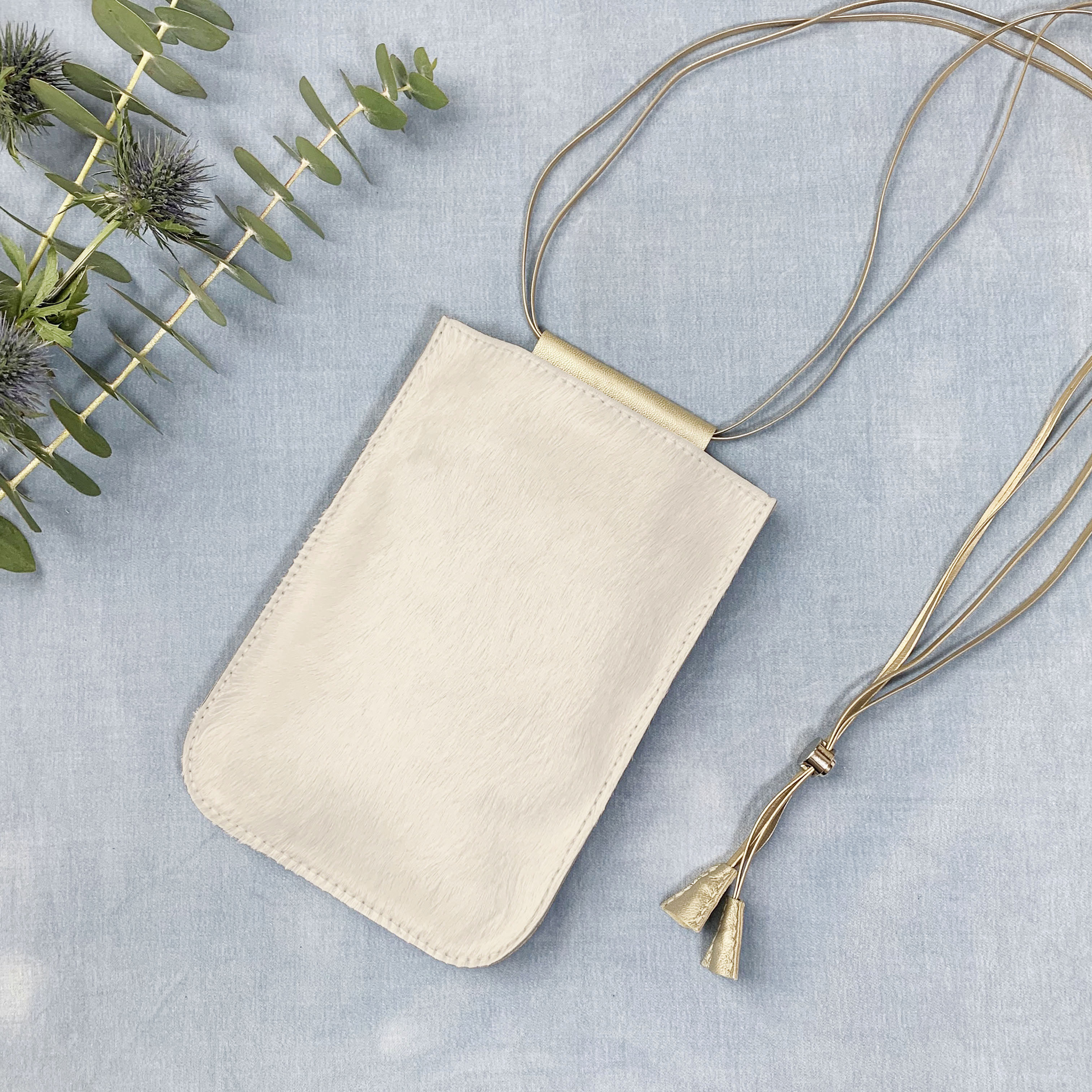 ハラコ本革(白)　サコッシュ　ポケット付き 4,970円