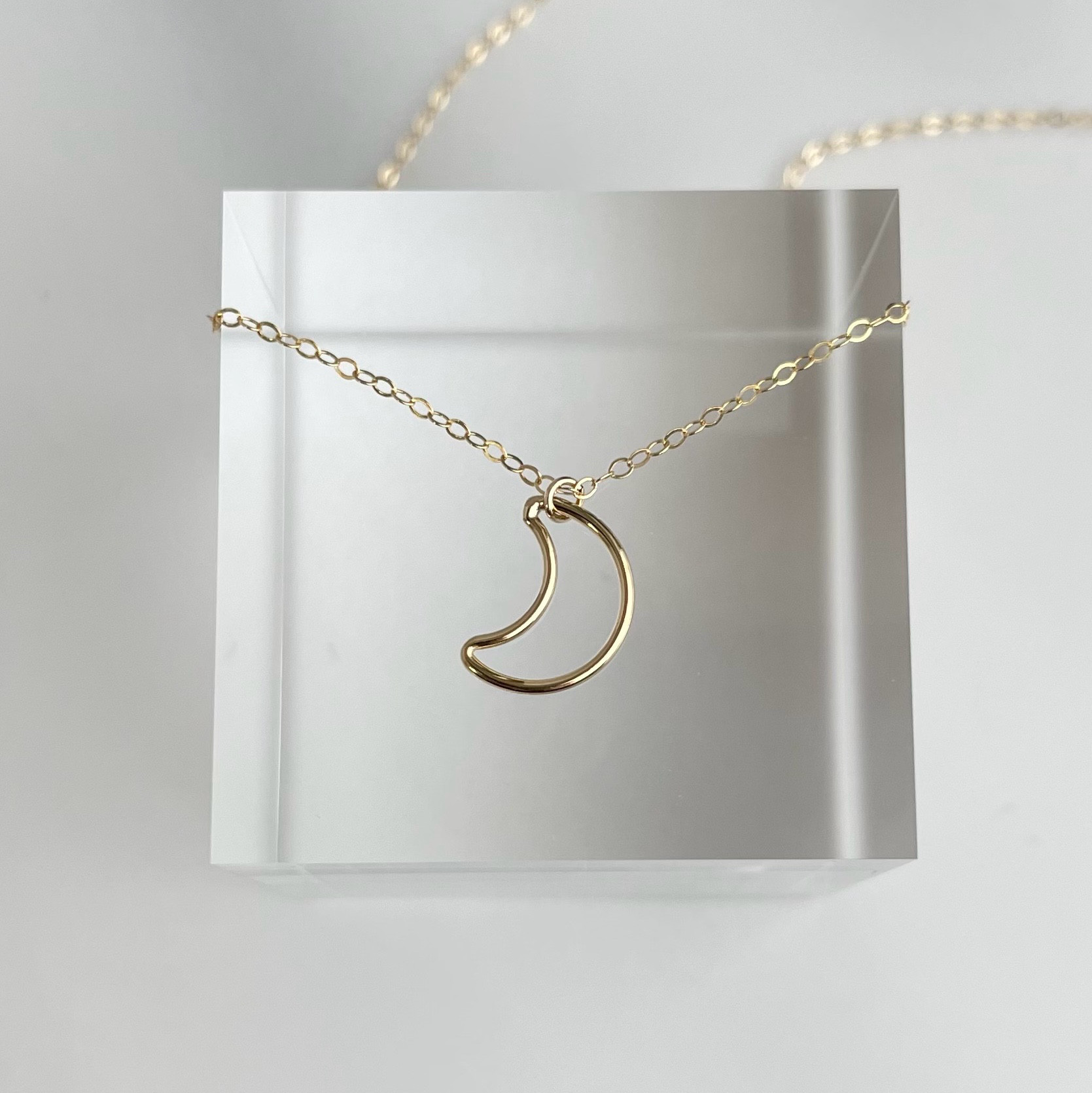 14kgf Crescent Moon Necklace