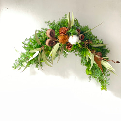 Creema限定早割！　生花の贅沢なアーチ型スワッグ　森の香り  フレッシュクリスマス 1枚目の画像