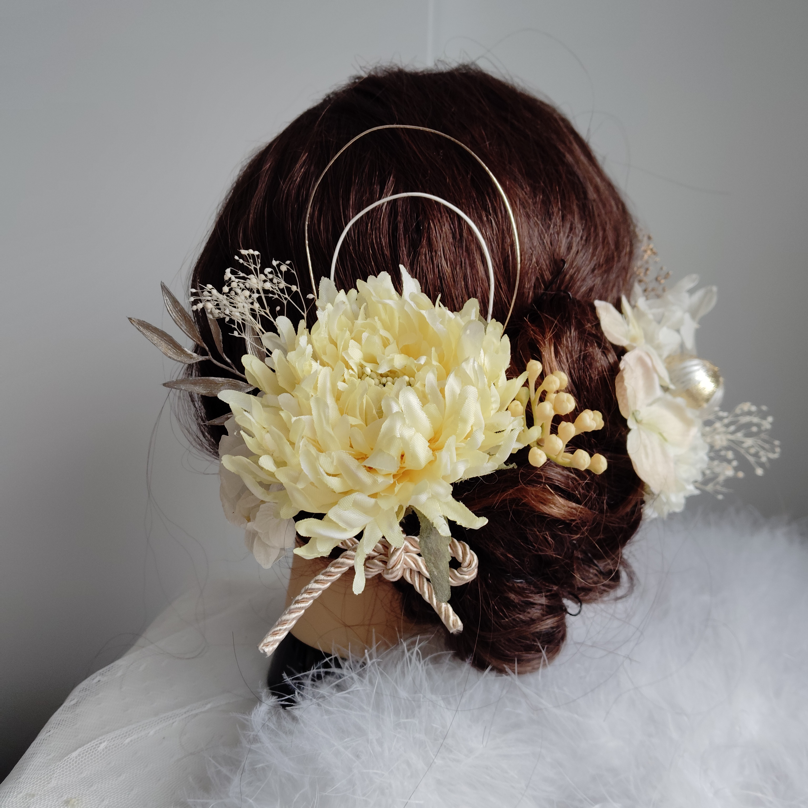 閑花＿＿菊と紫陽花の髪飾り　クリームイエロー　卒業式　成人式 　結婚式　髪飾り 　色打掛　振袖　着物　袴　和装