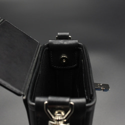 一枚革の手縫いショルダーバッグ（イタリアンオイルレザー　黒） 7枚目の画像