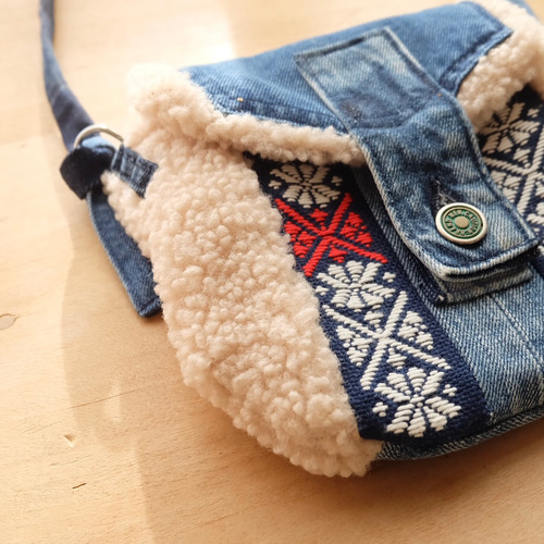 SA　デニムリメイク　キノコ刺繍のポシェット　ハンドメイド ハンドメイド デニムジーンズリメイクバッグ ポーチ 小物入れ 手刺繍