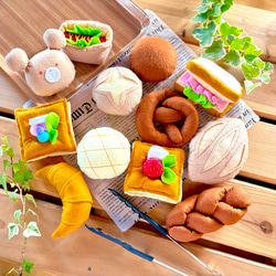 おままごと☆フェルトのパン屋さん18個セット　トング&トレイ付き 4枚目の画像