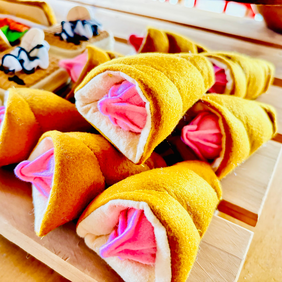 おままごと☆フェルトのパン屋さん18個セット　トング&トレイ付き 6枚目の画像