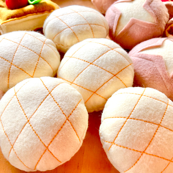 おままごと☆フェルトのパン屋さん18個セット　トング&トレイ付き 15枚目の画像