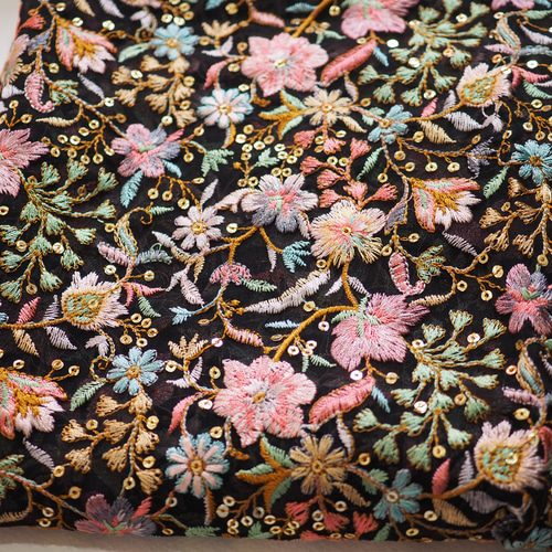 インド製 刺繍布地 インド輸入】華やかな刺しゅう生地が入荷しました！ - 日本紐釦