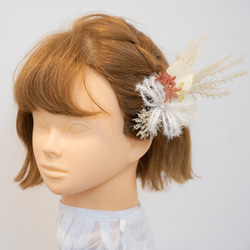 【ボブやショートボブの花嫁様に】クレマチスシード・パンパスグラスのヘッドドレスB　秋冬のBOHOウェディングの髪飾り 2枚目の画像