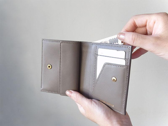 上質イタリアンレザー「小銭が取り出しやすい！」- Short Wallet - トープ トープ ～～～～ 素材 サンドベージュ ブラック