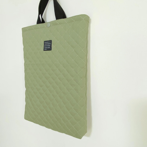 送料無料》 キルティングのタブレットケース カーキ iPad