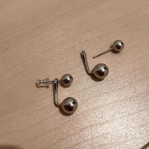 シルバーボールのシンプル樹脂イヤリング 樹脂ピアス金属アレルギー