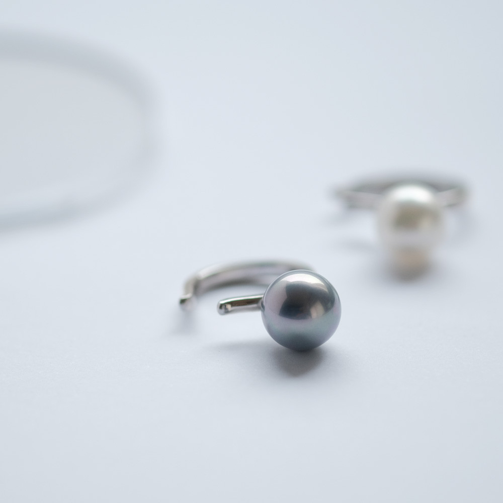 グレー ＆ ホワイト 8mm パール イヤーカフ シルバー925 6,645円