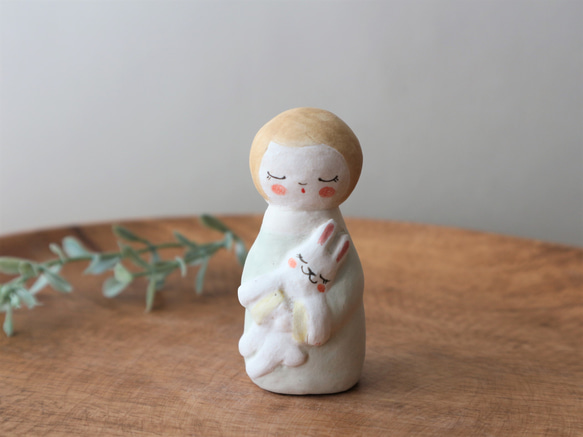 陶器で作った人形   noru doll ( ノルドール )  　白いうさぎ       〈再販〉 1枚目の画像
