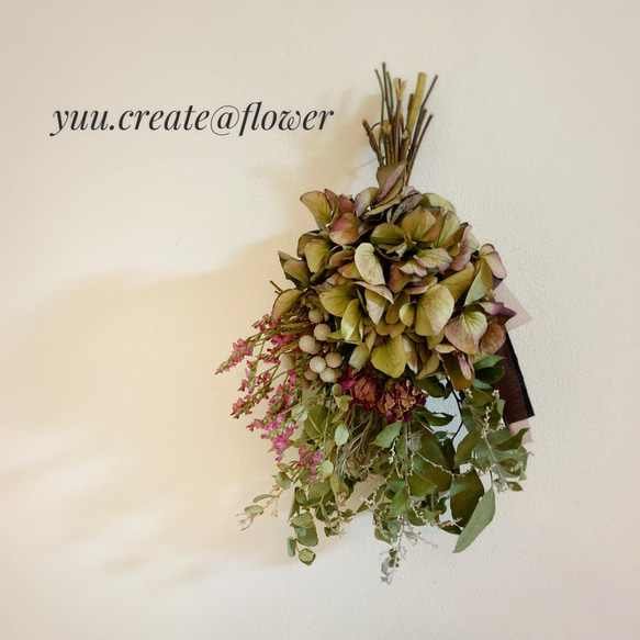『yuu.create@flower』紫陽花と百日草のスワッグ 1枚目の画像