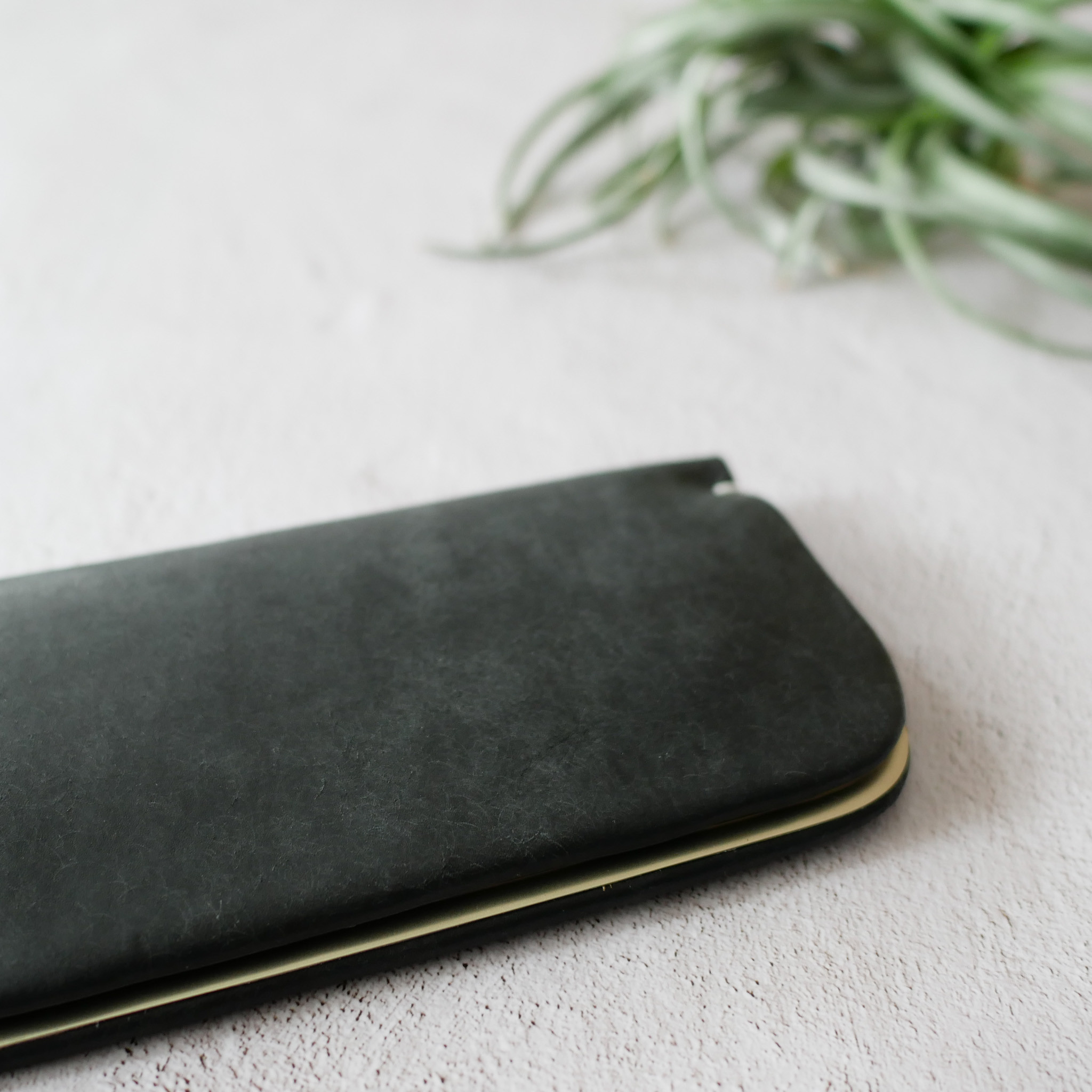 小振りな長財布「スナップウォレット・LONG」 ブラック