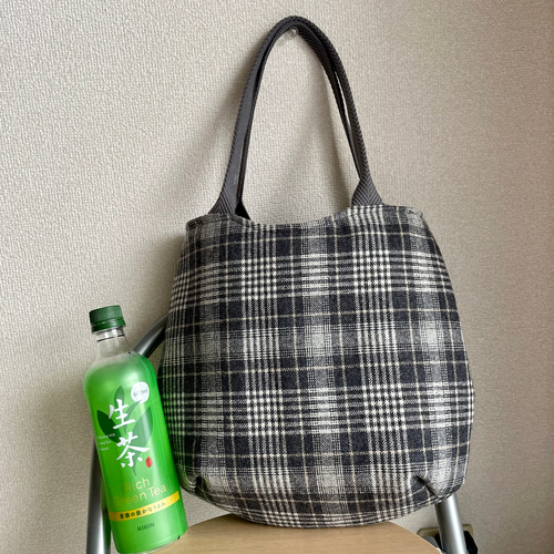 ウール グレーのチェックの丸いラインのトートバッグ トートバッグ