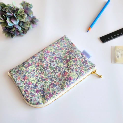 ちえ◎Handmade L字型ポーチ❣️4点セット◎ ブルー小花柄のL字ファスナーポーチ/母子手帳ケース/フラット