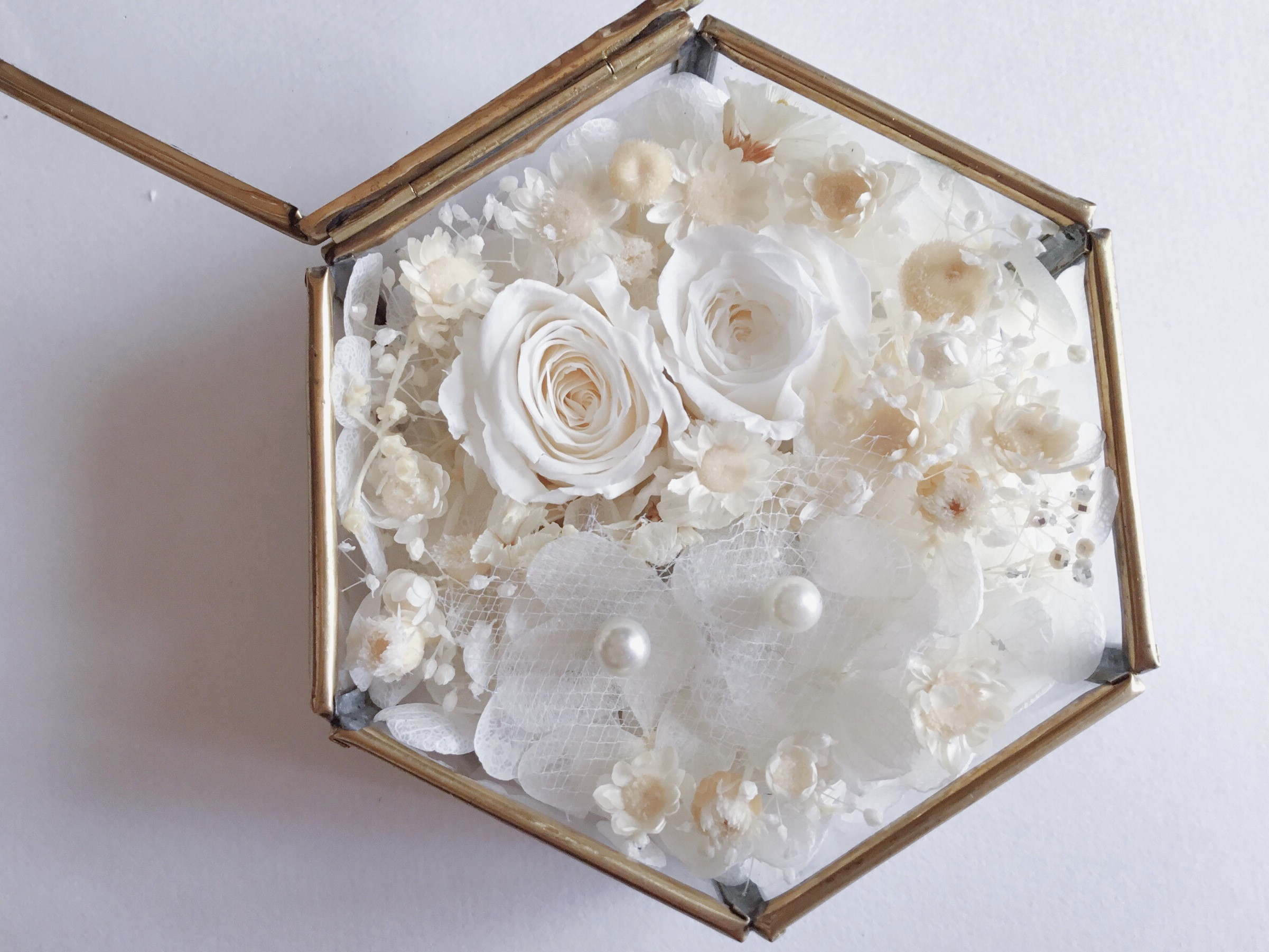 【約束のとき・純粋な想い】リングピロー・プリザーブドフラワー・ハンドメイドガラスケース