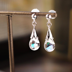 宝石型カットのクリスタル×カラーオパール2wayピアス SV925 クリエイテッドオパール 雫型ピアス (659-530) ピアス（フック