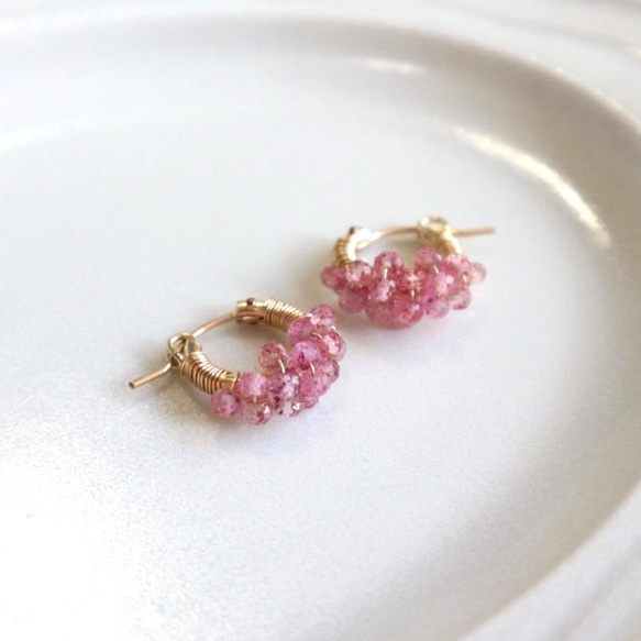 ｛ピアス/イヤリング｝14kgf/petit berries hoops ストロベリークォーツ 1枚目の画像