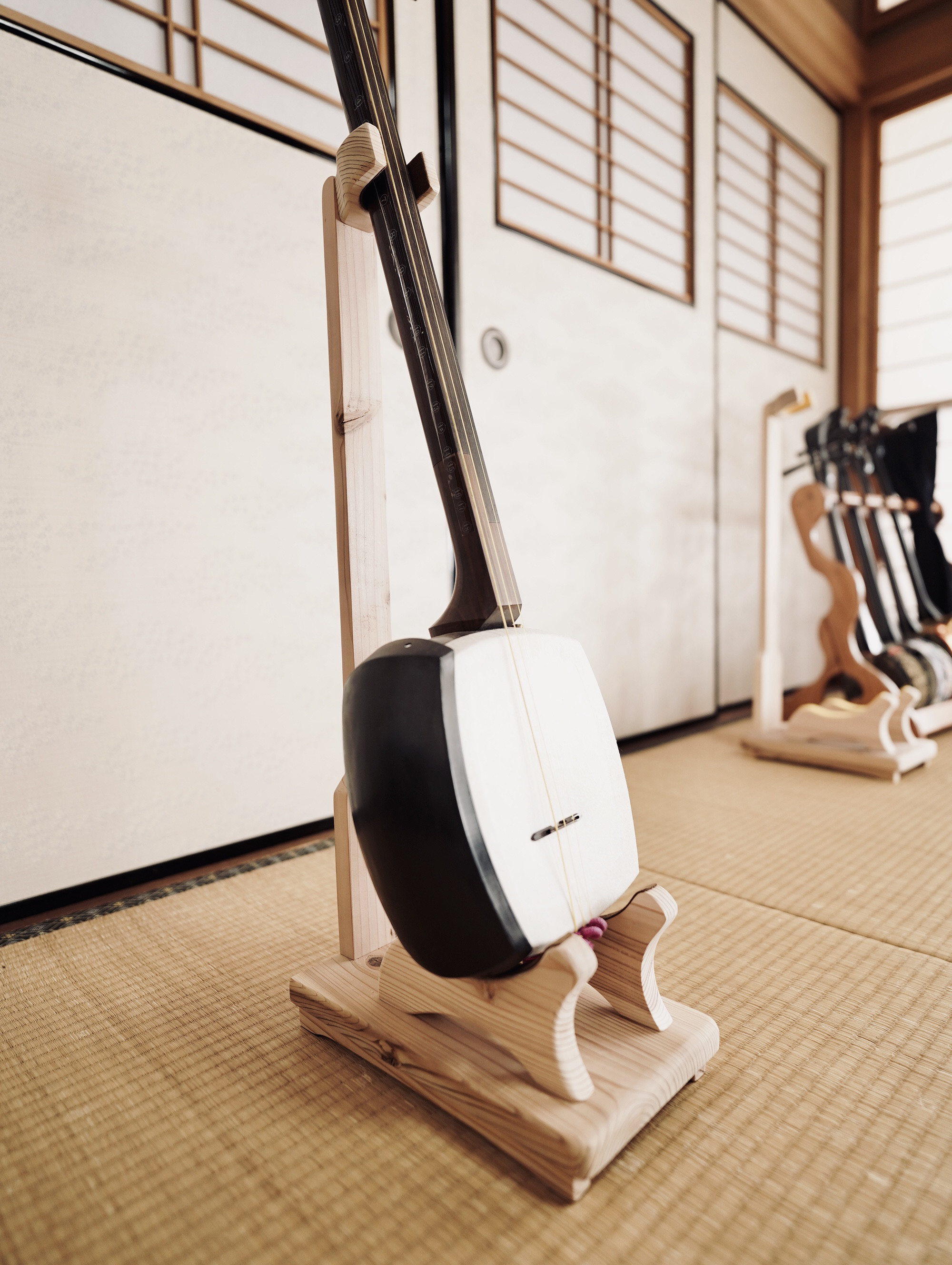 【24時間以内に発送】手作り木工　木製三味線スタンド （無塗装）１丁掛け