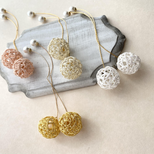 knot 小毬の耳飾り プラチナパールホワイト ピアス（フック・チェーン 