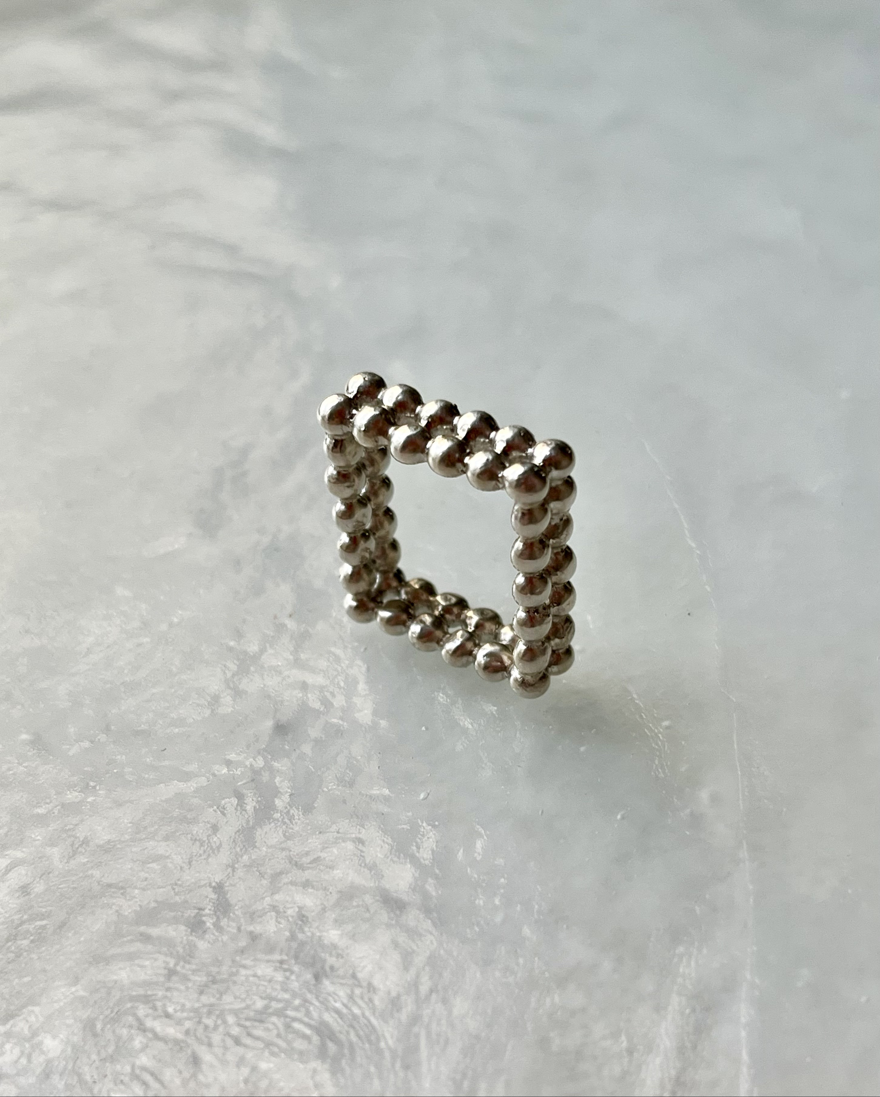 square dot リング / R4 (6×7)