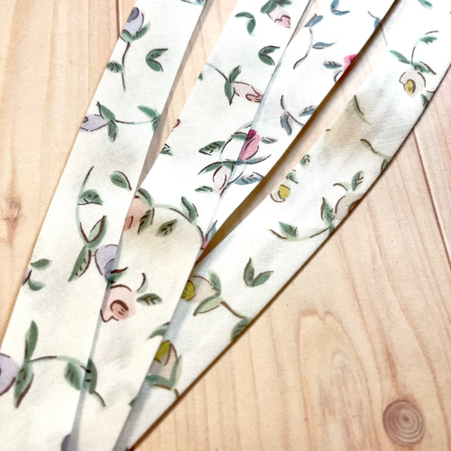 リバティ タナローン C&Sカラー フローティングフローラ バイアス  