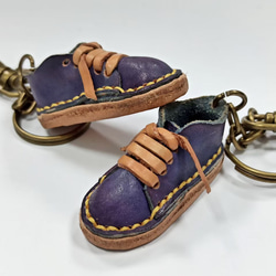 レザーハンドメイド〜小さな靴とブーツのチャーム 2枚目の画像