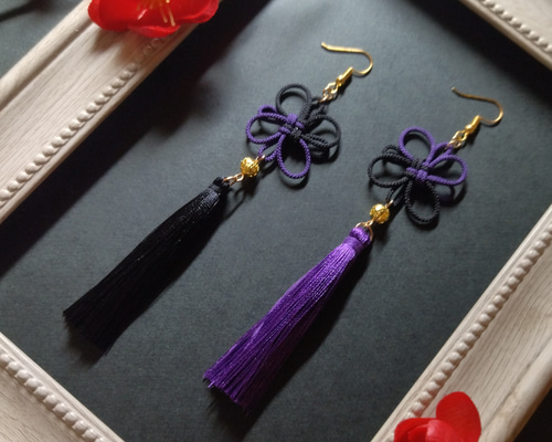 ツートンカラーの綺麗なタッセルとオリジナル作成牌のピアス　イヤリングです タッセル ツートンカラーの綺麗なタッセルとオリジナル作成牌の