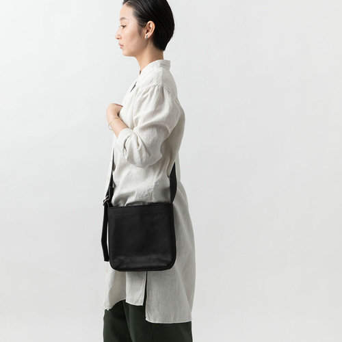 再入荷】レザーショルダーバッグ black ＜S＞ ショルダーバッグ