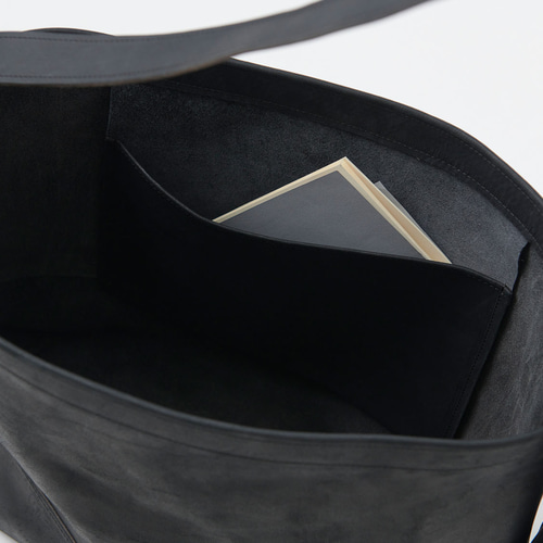 再入荷】レザーショルダーバッグ black ＜S＞ ショルダーバッグ