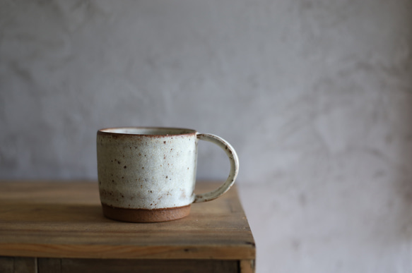 鉄粉のある　マグカップ 筒型　スープカップ　乳白系 陶器　ギフト 14枚目の画像