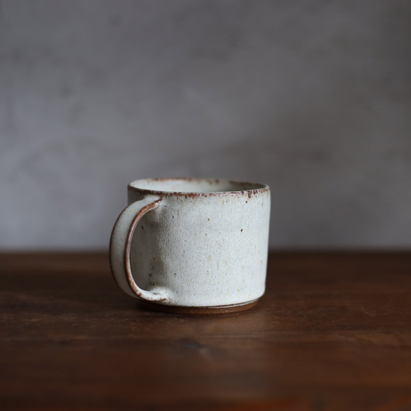 鉄粉のある　マグカップ 筒型　スープカップ　乳白系 陶器　ギフト 4枚目の画像