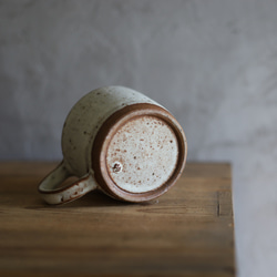 鉄粉のある　マグカップ 筒型　スープカップ　乳白系 陶器　ギフト 9枚目の画像