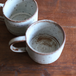 鉄粉のある　マグカップ 筒型　スープカップ　乳白系 陶器　ギフト 8枚目の画像