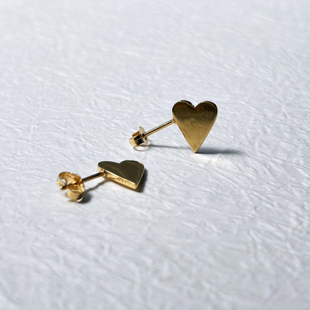 国内発送★SHASHI★HEART CHARM HUGGIE ピアス 国内発送☆SHASHI☆HEART CHARM HUGGIE ピアス ピアス