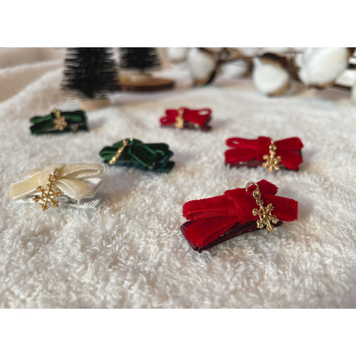 【クリスマスリボン】ベビーヘアクリップ ヘアゴム クリスマスリボン】ベビーヘアクリップ ヘアゴム