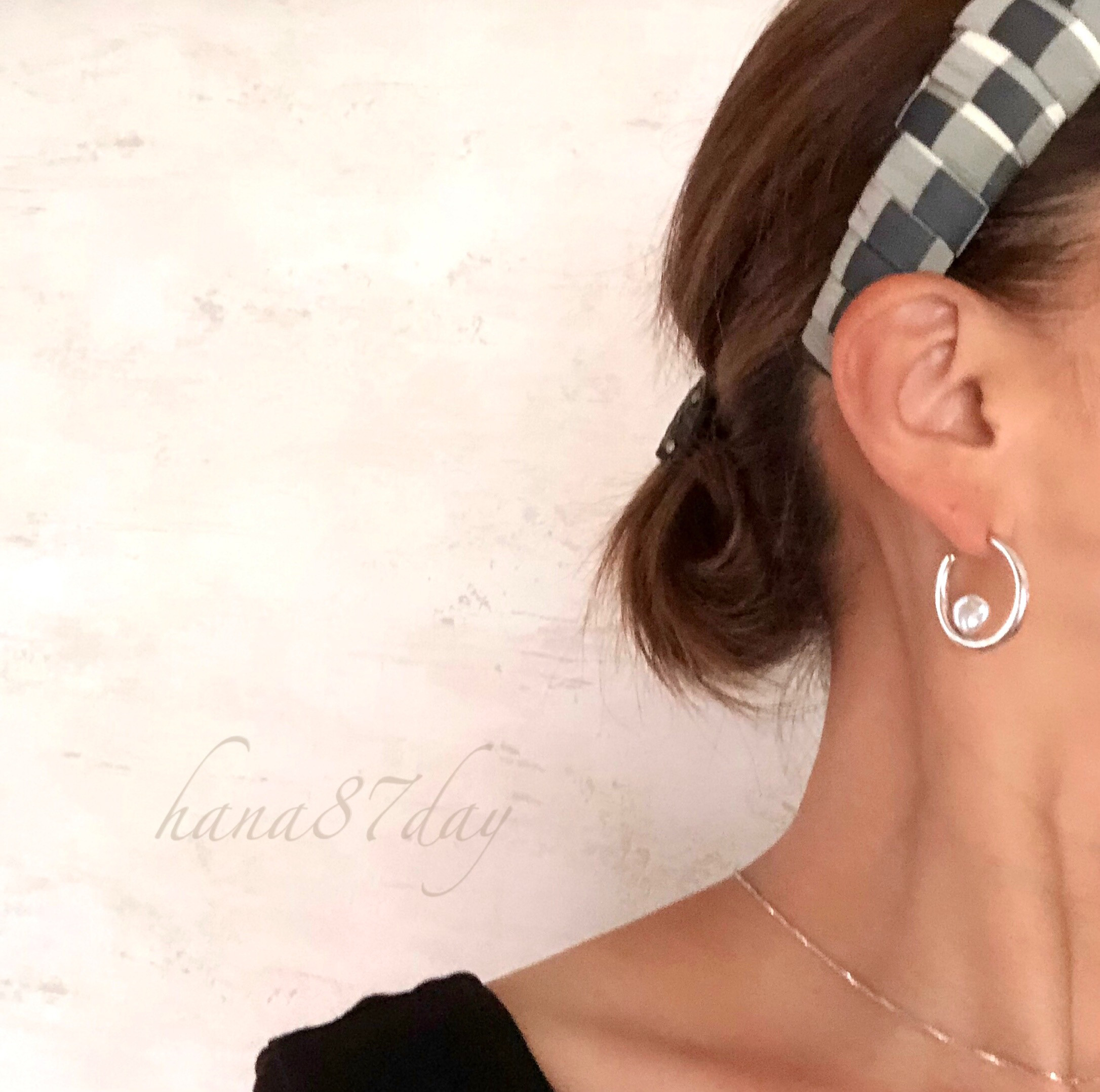 【受注制作】sv925太めフープに個性豊かな淡水パールを乗せたmoonピアス