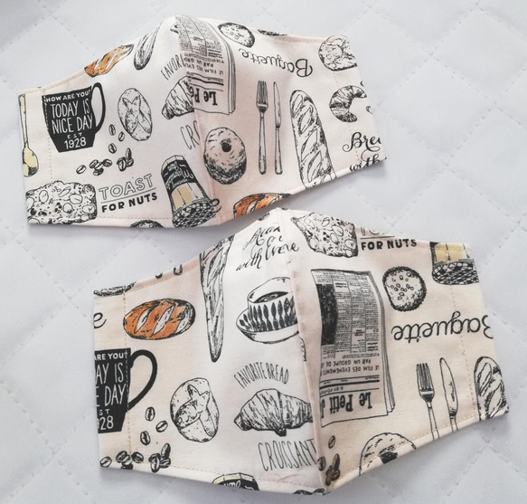 【カフェ柄】オシャレな珈琲・パン柄の立体マスク　喫茶店　コーヒー　パン屋さん　生成り・青　手作りマスク 3枚目の画像