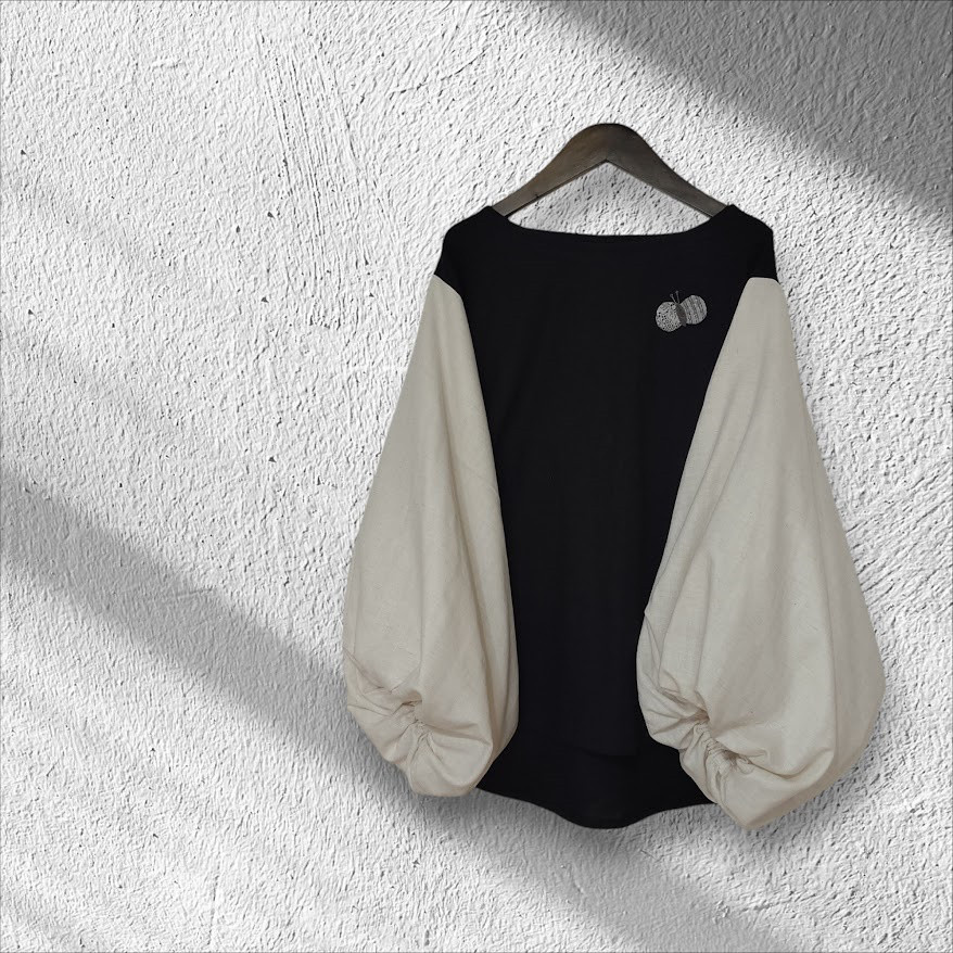 新柄入荷!!ビッグバルーンスリーブブラウス　M・Lサイズ