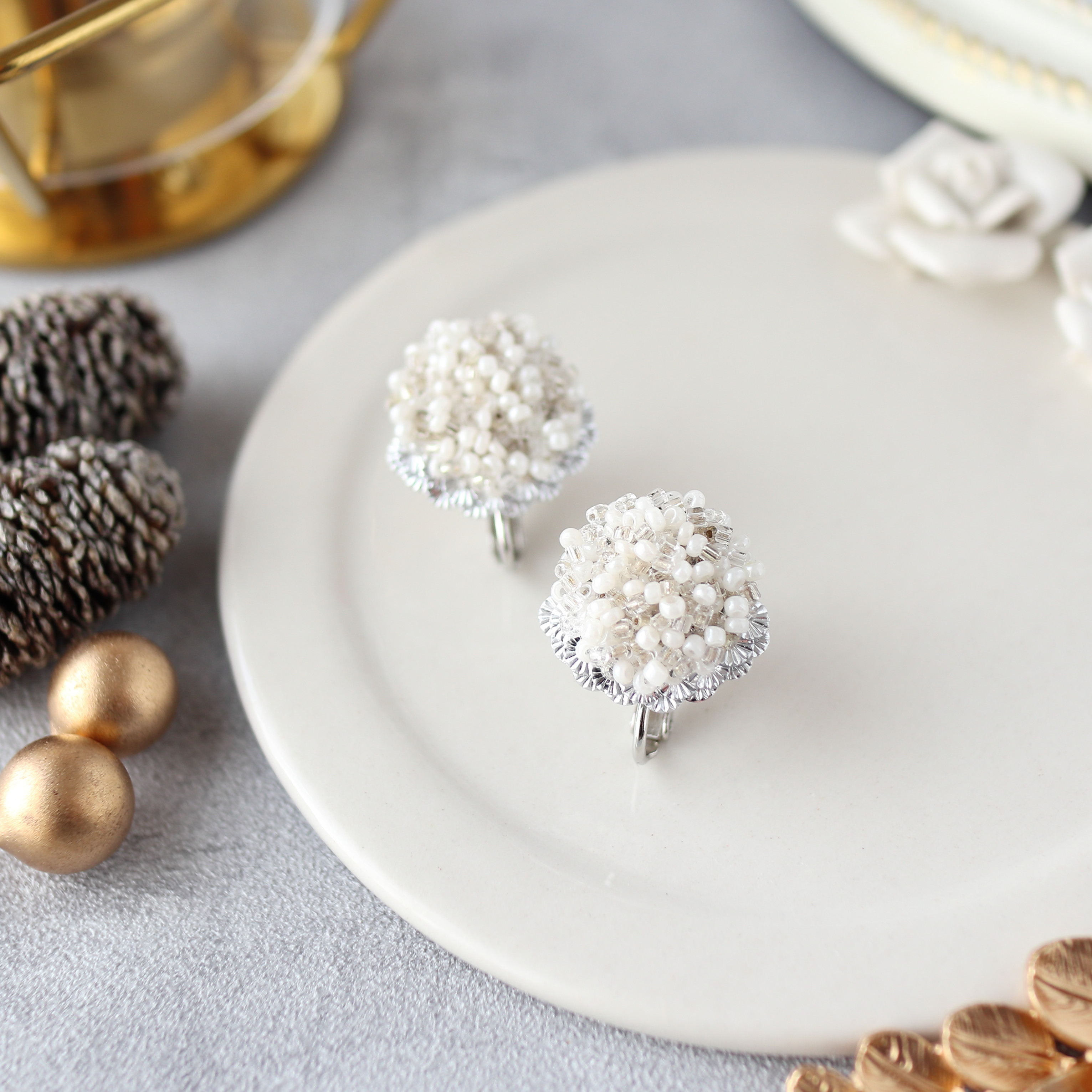 Snow Flower パールとスパンコール イヤリング・ピアス