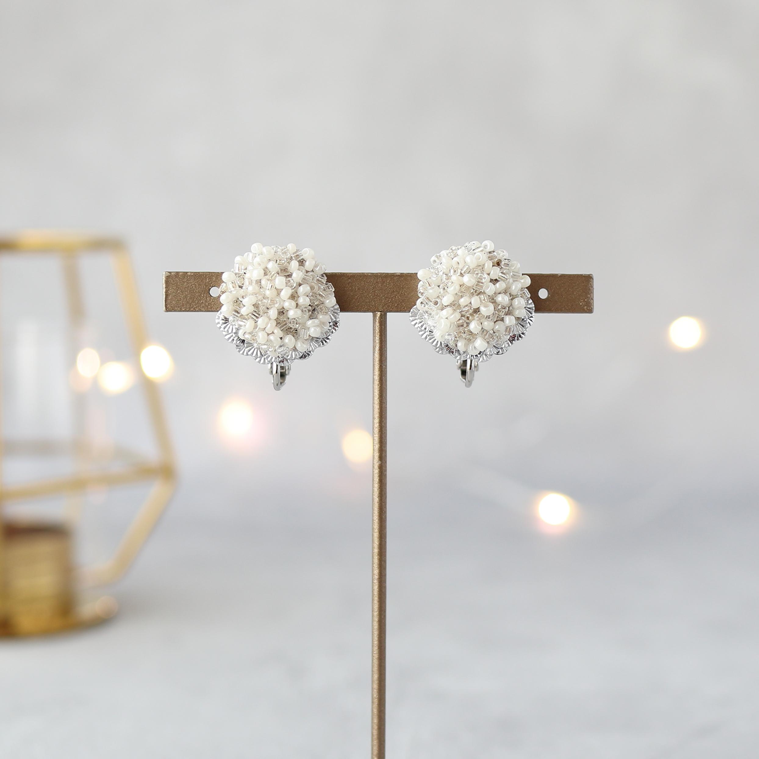 Snow Flower パールとスパンコール イヤリング・ピアス