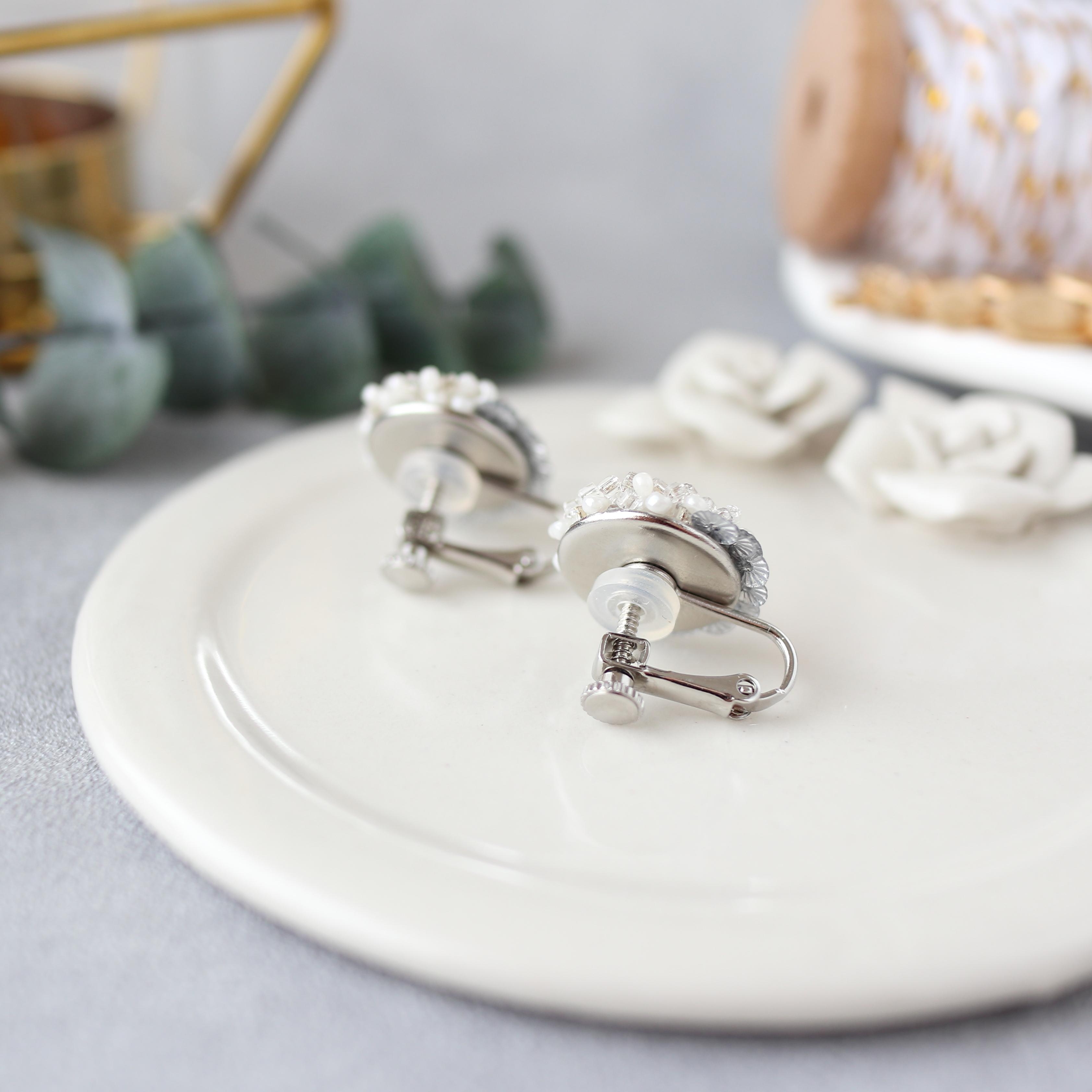 Snow Flower パールとスパンコール イヤリング・ピアス