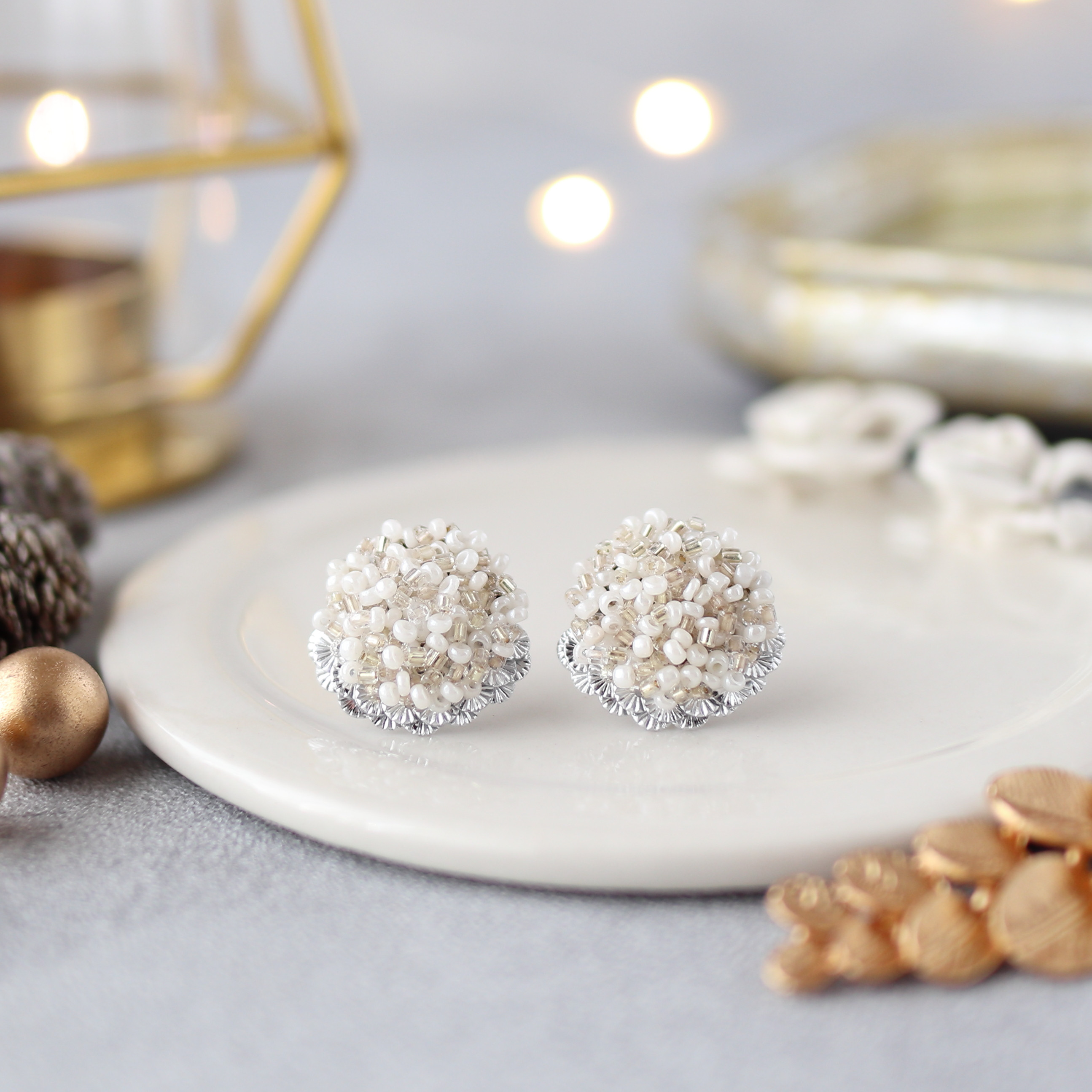 Snow Flower パールとスパンコール イヤリング・ピアス